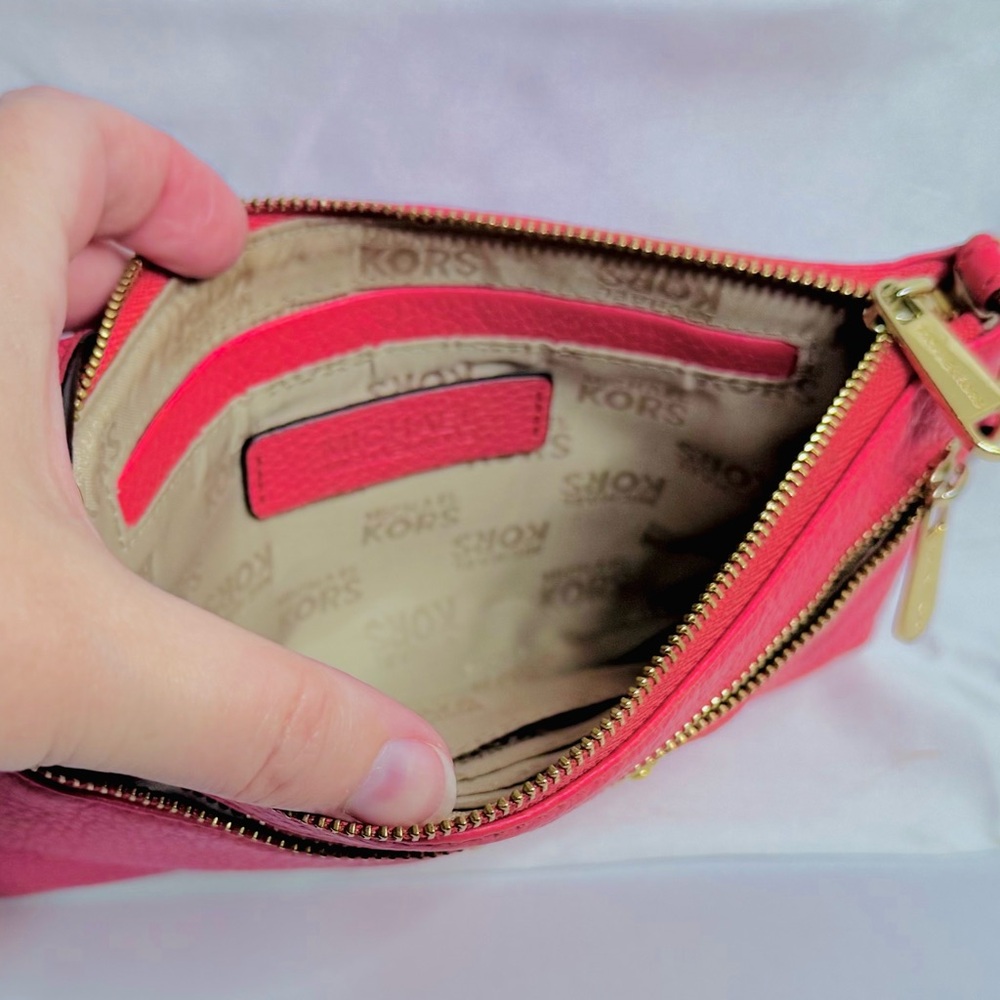 Michael Kors Pink Large Wristlet pebble leather Bag with Gold Accents EUC - Picture 9 of 16